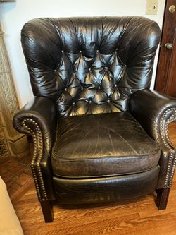 2 Tufted Wing-Back Reclining Armchair