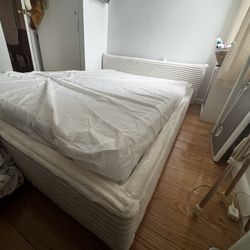 Queen size Bedframe