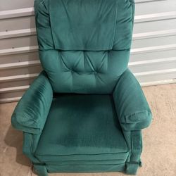 Deep forest green velvet-style fabric with tufted back support.