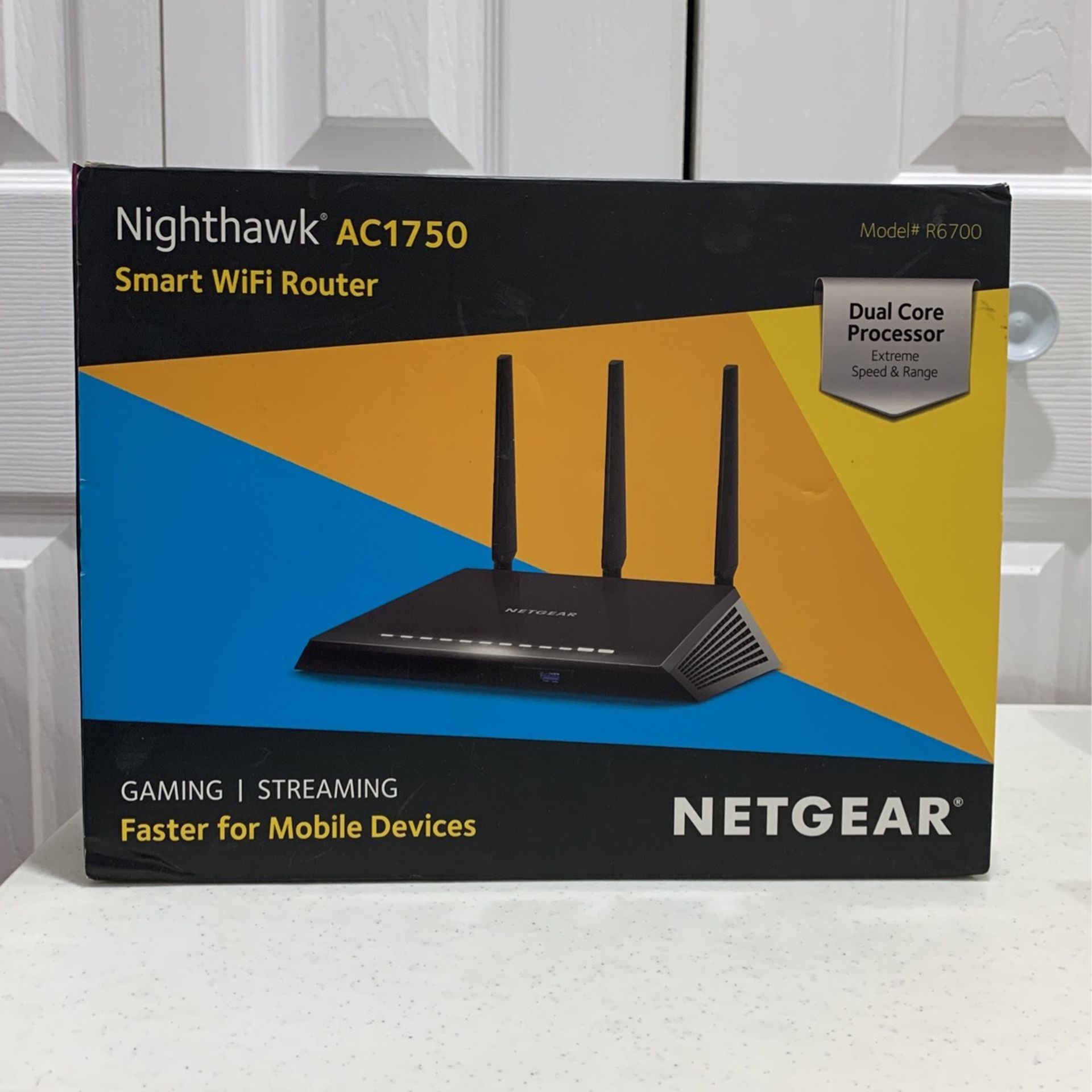 NETGEAR R6700-100NAS - Nighthawk AC1750 Smart WiFi Router