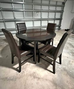 5-piece round dining set -  Modern espresso table in great condition.