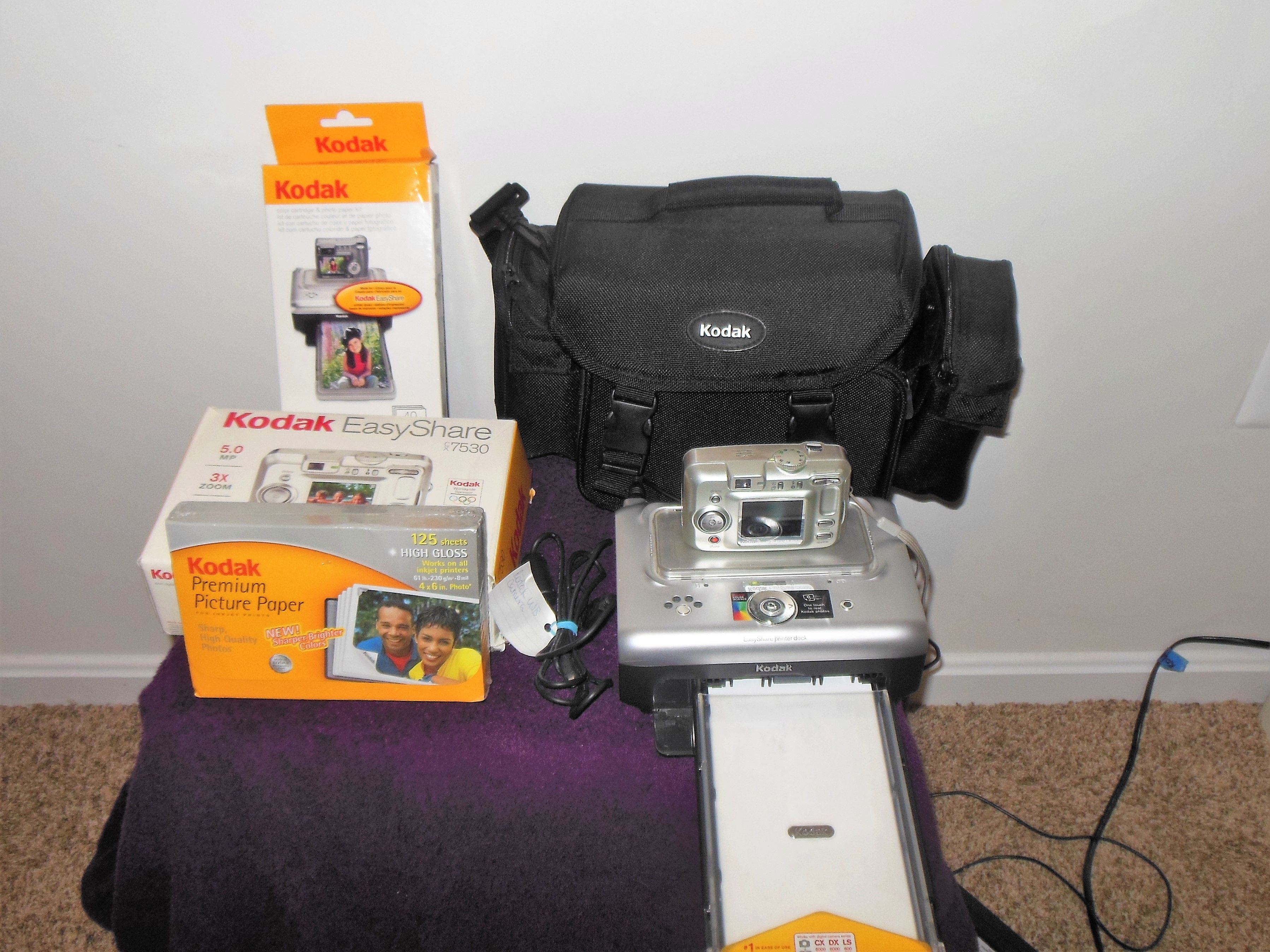 Kodak cx7530 Digital camera with printer and storage bag, ink, pape