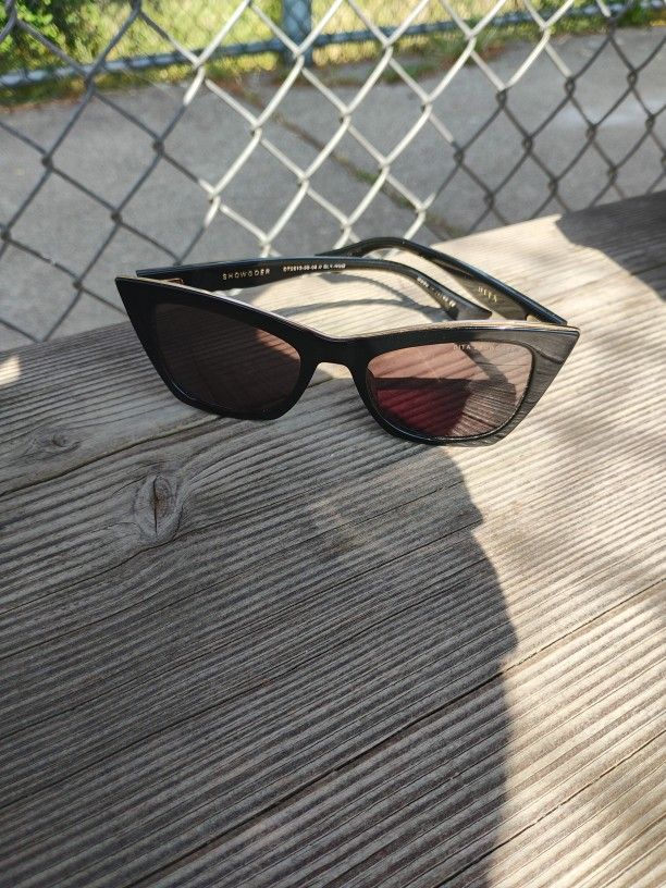 Dita Showgoers Woman's Sunglasses.