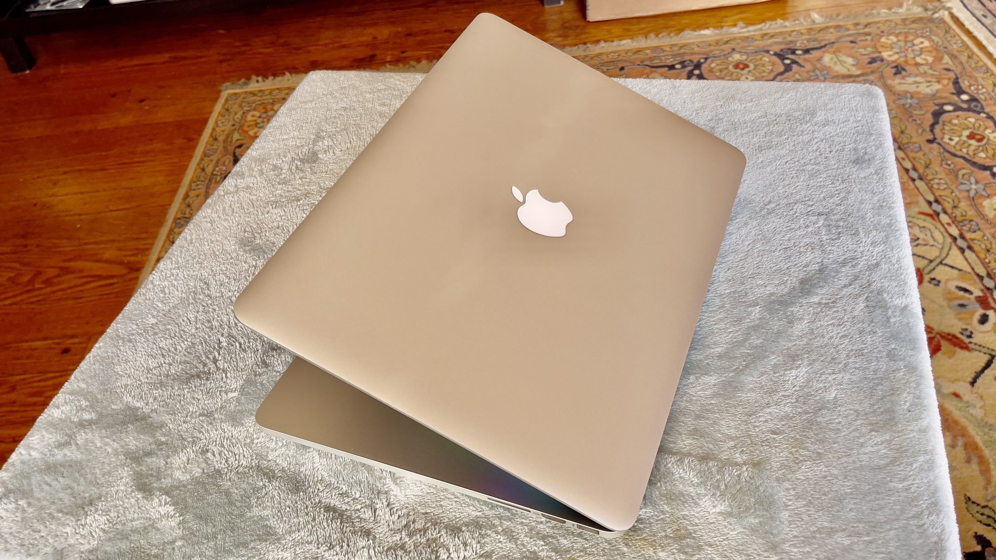 Apple MacBook Pro. Retina 15” Quad Core I7 16Gb Ram 1TB Ssd $375