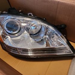 Headlight For 2006-2007
Mercedes Benz ML350 ML500
Passenger Side w/ bulb