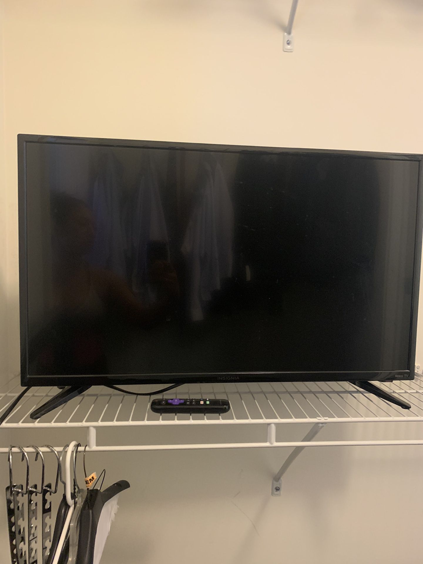 32 inch Roku TV with apps $75