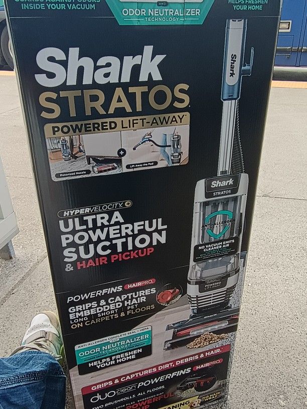 SHARK STRATUS POWERED LIFT AWAY UPRIGHT VACUUM