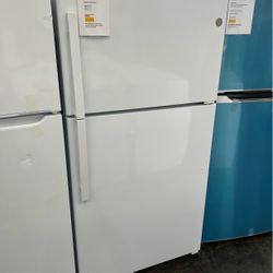 GE® 21.9 Cu. Ft. Top-Freezer Refrigerator