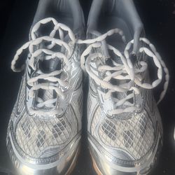 Orbit Silver And White Bottegas