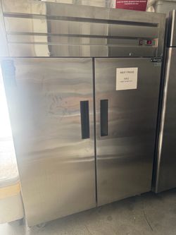 Dukers 2-Door Commercial Reach-In Refrigerator