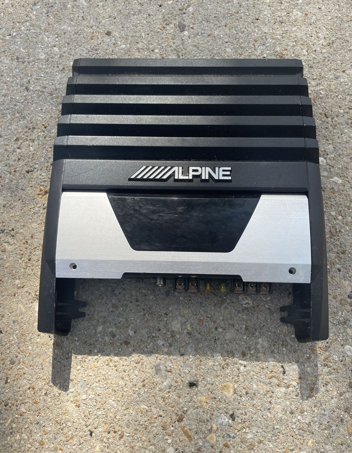 Classic Alpine Digital Amp MRD-M301 mono subwoofer amplifier 175 watts RMS x 1 at 4 ohms (350 watts RMS x 1 at 2 ohms) Bass EngineĀ® features: low-pass