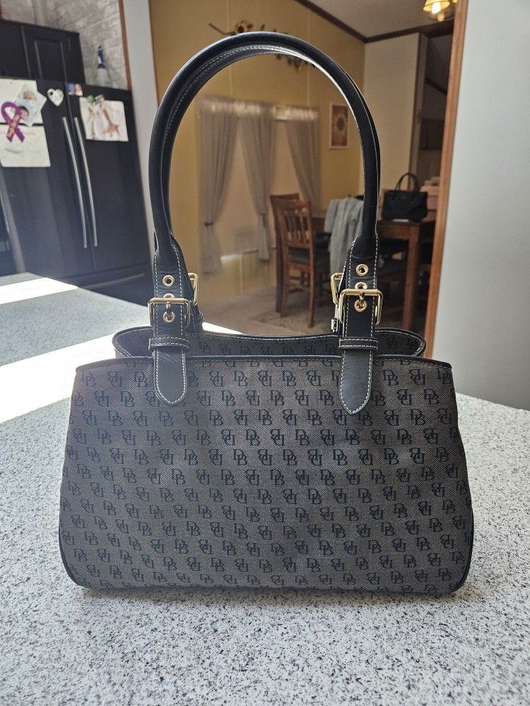 Dooney & Bourke Shoulder Bag With Adjustable Straps