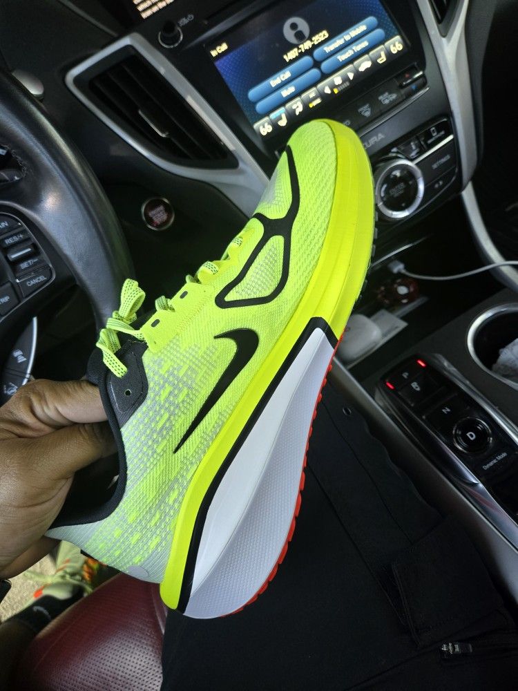 Nike Vomero 17
Men's Road Running Shoes Size 11 No Box