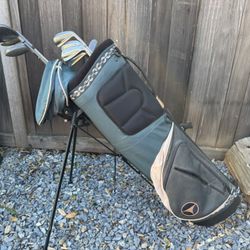 Golf bag With Some Clubs
