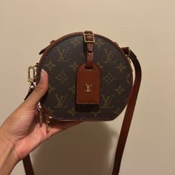 100% Authentic Louis Vuitton Monogram Round Crossbody Bag
