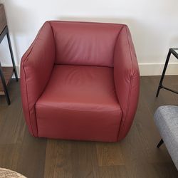 Ludo Swivel Club Chair