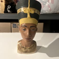 Nefertiti statue