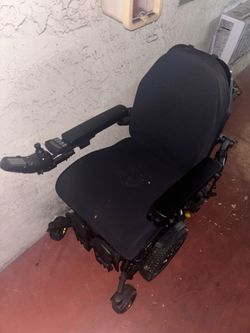 Quantum Edge 3 Stretto Powerchair