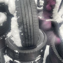 235/65/17 Kumho 235/65R17 set of matching used tires in great condition 250$ for 4 tires plus tax.  Mount available but not included. City tires  1676