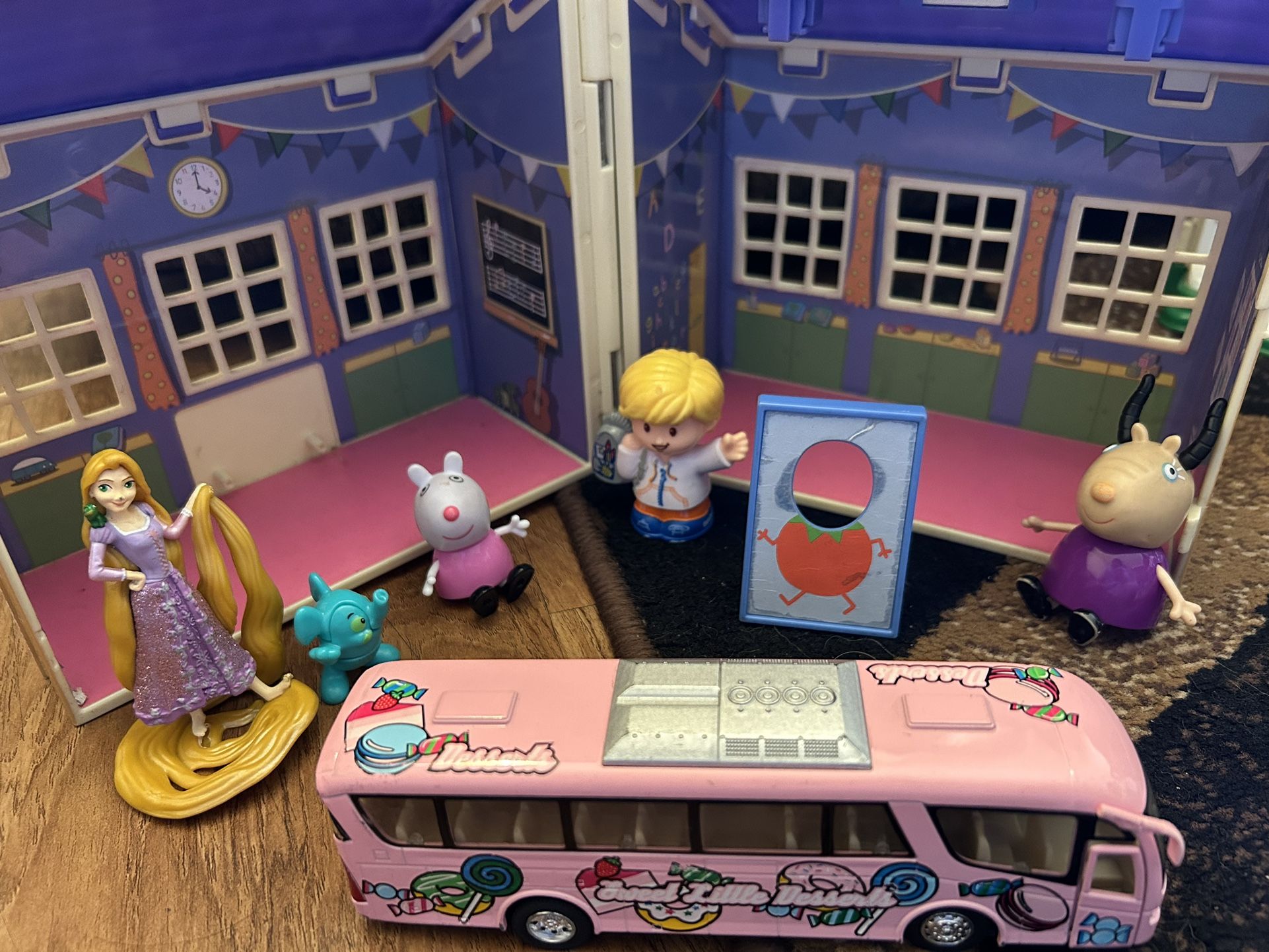Peppa Pig Schoolhouse Playset