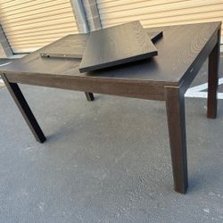 Dining table with 2 extensions / mesa con 2 extensiones 