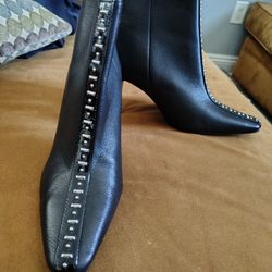 Woman Shoes And 1 Pair Of Girl Sandles