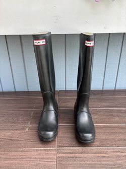 Hunter tall rain boots size 7M/8F
