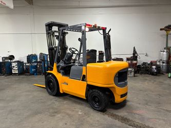 Caterpillar forklift 6000lb diesel