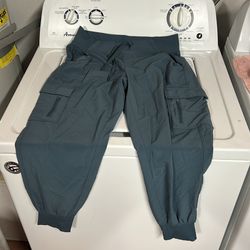 Women’s dry fit cargo pants