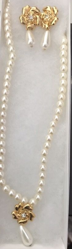 Pearls Necklace and Earrings set