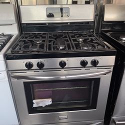 Frigidaire Gas Stove W/ 5 Burners & Convention Oven 