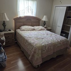 Queen 4 piece Bedroom  set