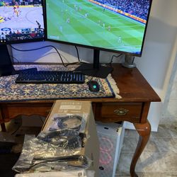 Samsung 32” UHD Monitor