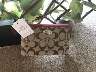 Coach Signature Phone Wallet Light Khaki/Vintage Pink (condition-NEW WITH TAG)