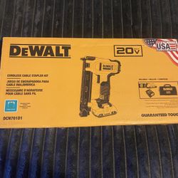 Dewalt 20 V Cable, Stapler, Kit Battery & Charger & tool bag included