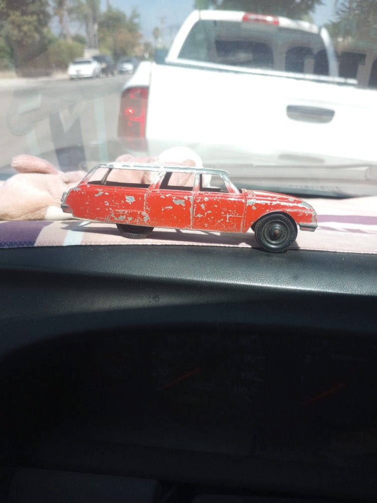 Old Tootsie Toy Station wagon
