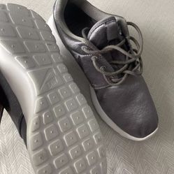 Size 7 - Nike Roshe One Premium Gunsmoke