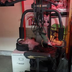 Workout Station   POWER HOUSE $200
