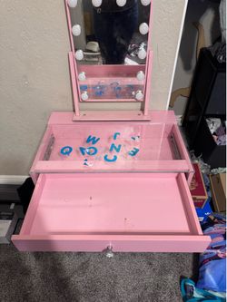 Childrens pink vanity