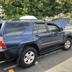 2004  Toyota forerunner