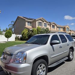 Gmc yukon denali silver