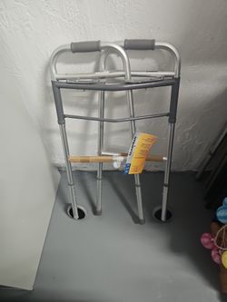 Walker With 2 Wheels 