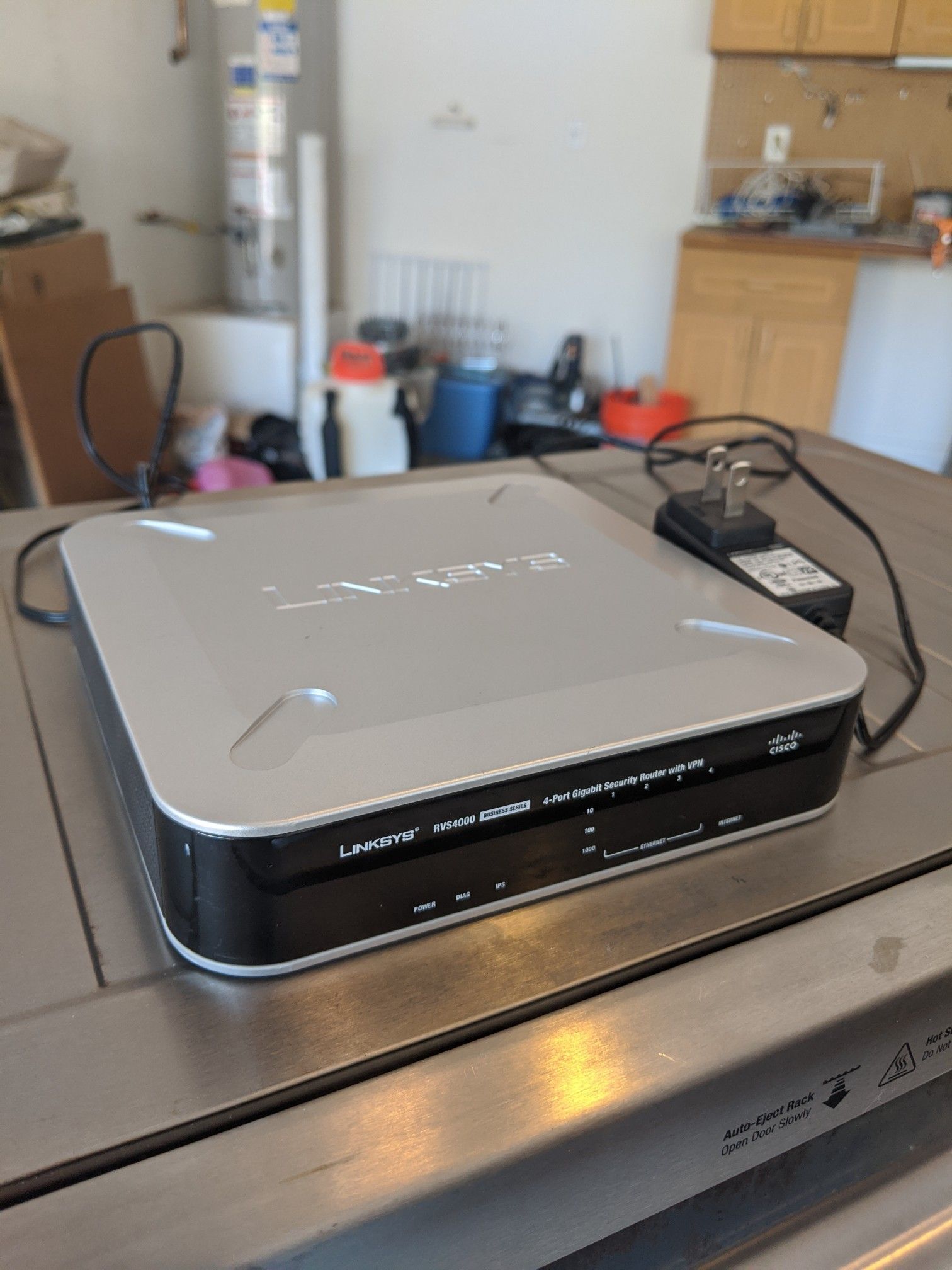 Cisco Linksys RVS4000 4-port Gigabit Security Router (with VPN)