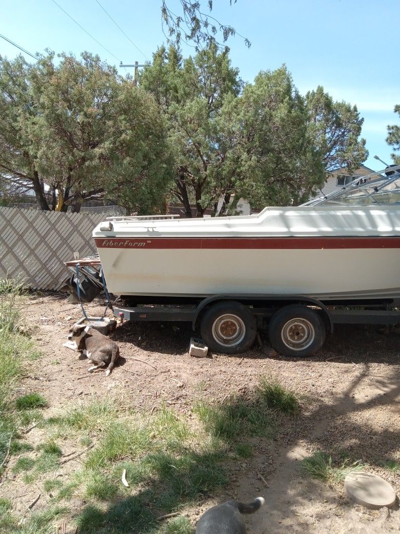 1976 Fibre Form 21' Boat