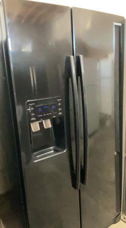 Samsung Side By Side Black Fridge
