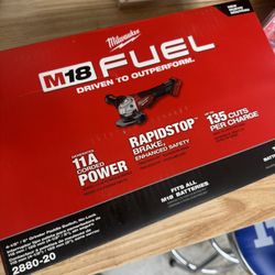 Milwaukee M18 FUEL 4-1/2" / 5" paddle switch angle grinder