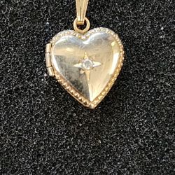 Vintage 1/20 14k Gold filled over .925 Sterling Small heart locket