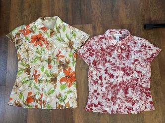 2 women’s Short Sleeve Shirts Size Small