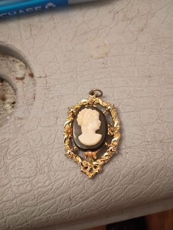 Victorian Revival Gold Tone Baroque Black Glass Cameo Goddess Mourning Pendant firm price $20 pick up only 865 Ellsworth avenue right off of East Livi