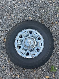 Nissan NV wheels and tires 245/75R17